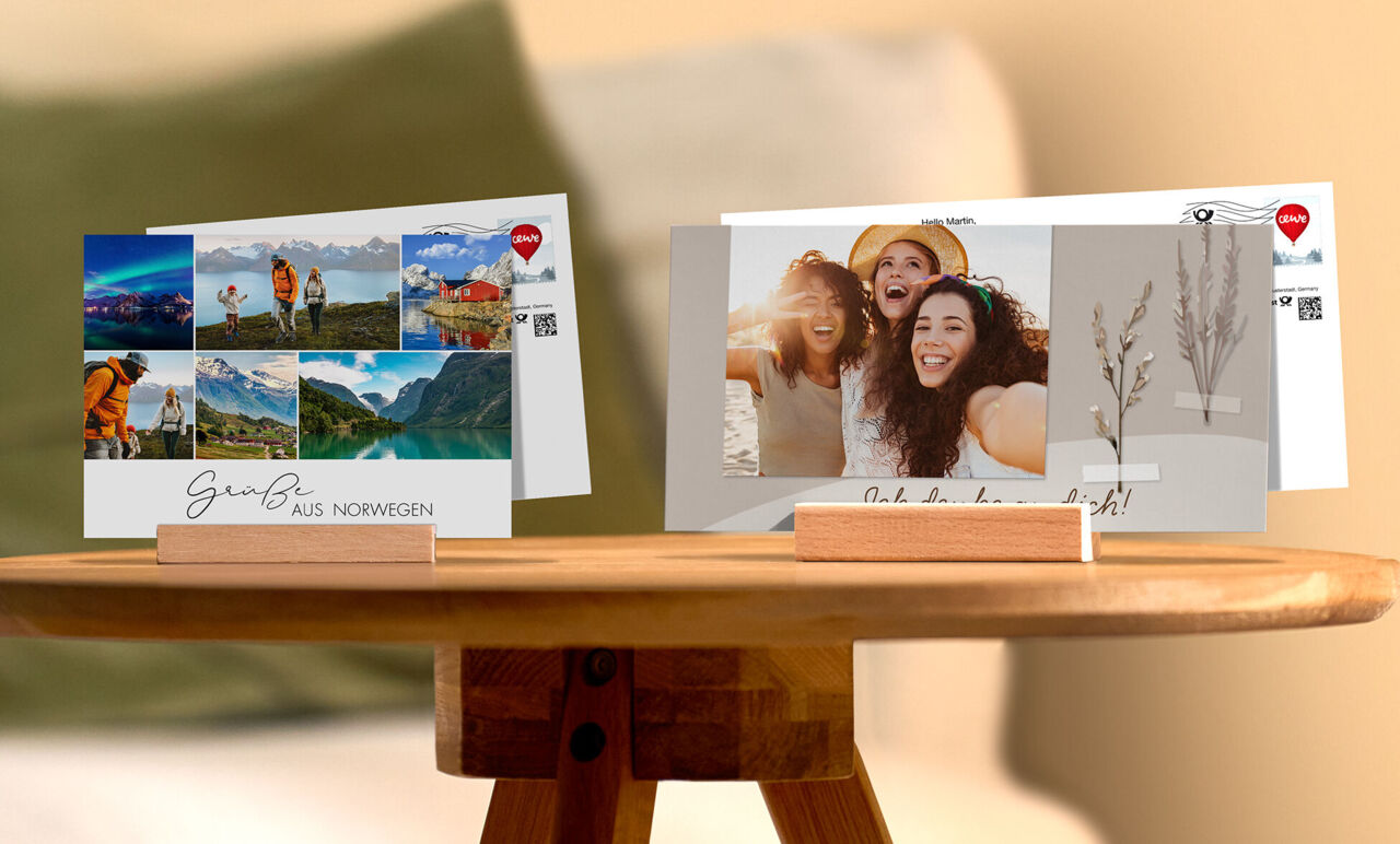 Postkarte mit Norwegen-Collage aus Fjorden, Bergen, Nordlichtern und Wandernden und dem Text: „Grüße aus Norwegen“.